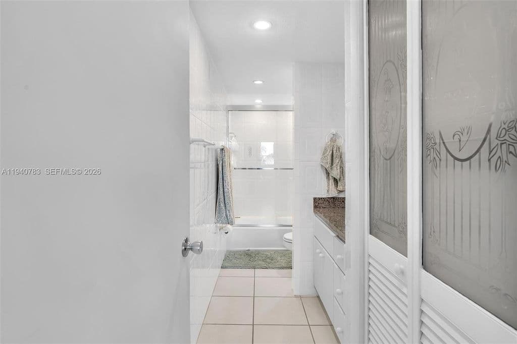 3+1 Condo — 5005 Collins Ave APT 824