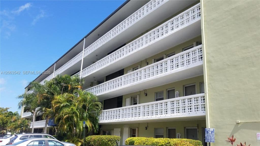 2+1 Condo — 1425 Arthur St APT 216B
