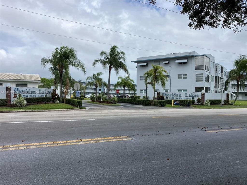 1+1 Condo — 2300 Park Ln APT 203
