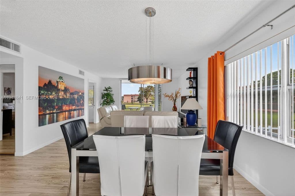 2-bedroom Condo — 9481 Sunrise Lakes Blvd APT 210