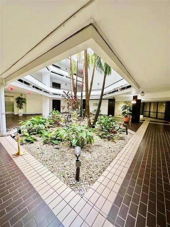 2-bedroom Condo — 13953 Kendale Lakes Cir #410B