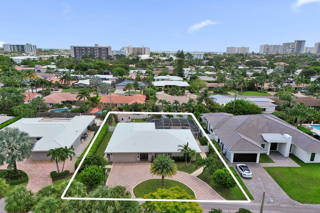 5+1 Müstakil ev — 4800 NE 26TH Avenue