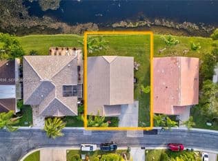 3+1 Müstakil ev — 112 Caribe Ct, Greenacres, 33413