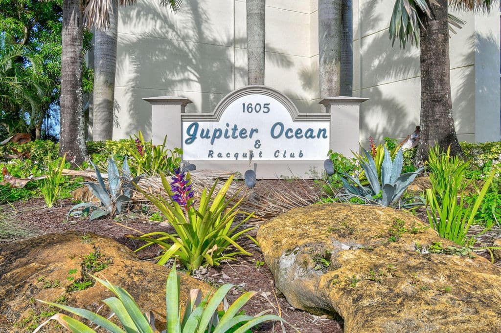 2+1 Condo — 1605 S Us Highway 1 #301v6