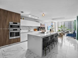 4-bedroom Condo — 851 NE 1st Ave Unit 3211, Miami, 33132