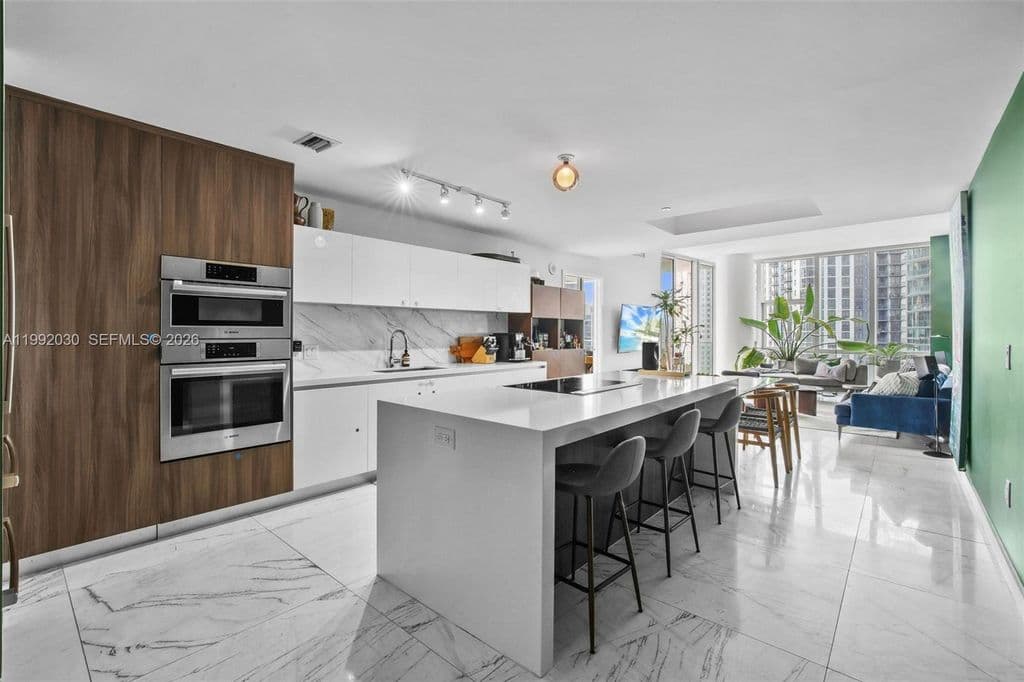 4-bedroom Condo — 851 NE 1st Ave Unit 3211