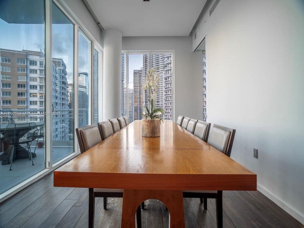 3-bedroom Condo — 900 Brickell Key Blvd APT 2204