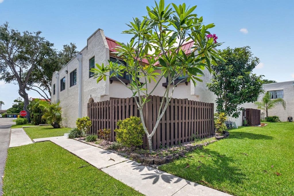 3-bedroom Property — 6352 SEVEN SPRINGS Boulevard #B