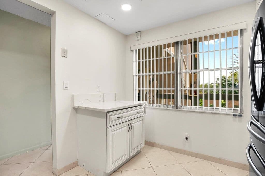 2+1 Condo — 4701 Martinique Drive #K3