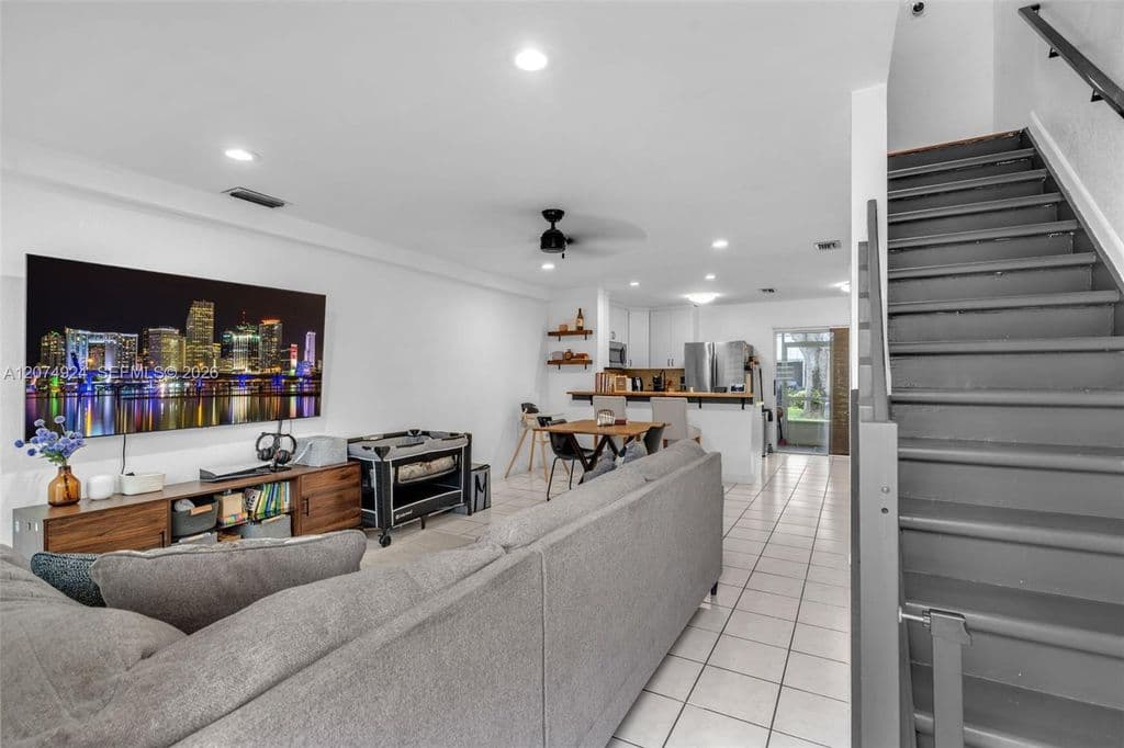 2+1 Mülk — 2916 Dorchester Ln