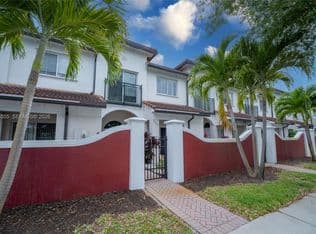 2-bedroom Townhouse — 3624 NW 29th Pl, Lauderdale Lakes, 33311