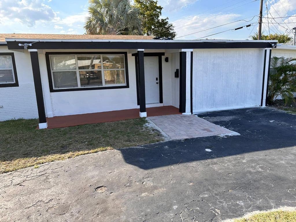 4-bedroom Single-Family Home — 601 NW 38th Street