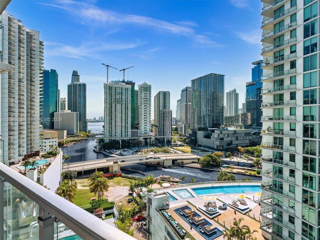 2-bedroom Condo — 90 SW 3rd St APT 2013