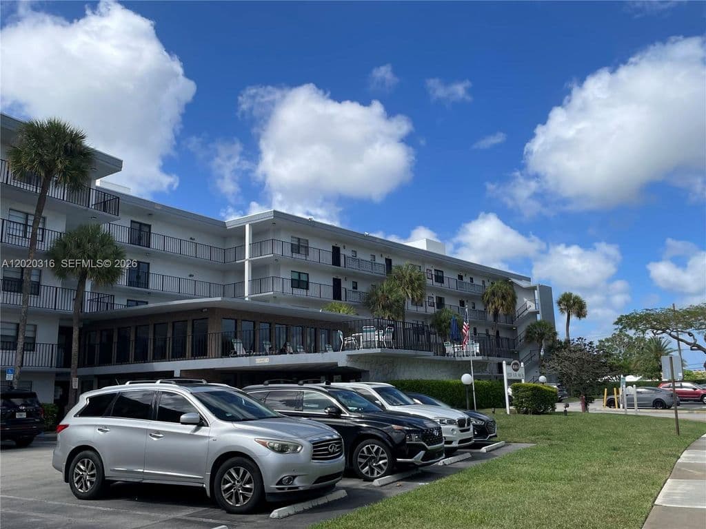1+1 Condo — 9235 SW 8th St APT 209