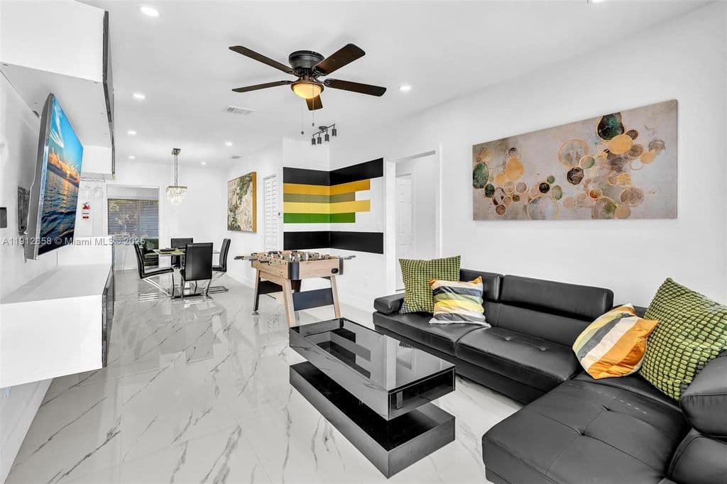 4+1 Müstakil ev — 797 NW 35th St