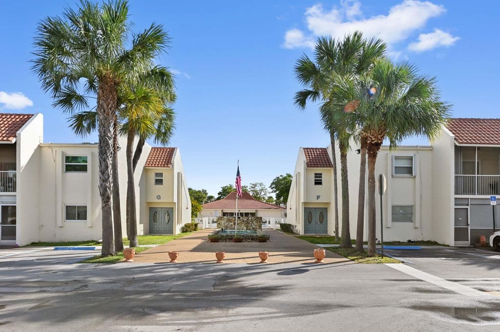 2+1 Condo — 1428 SE 4th Avenue #215