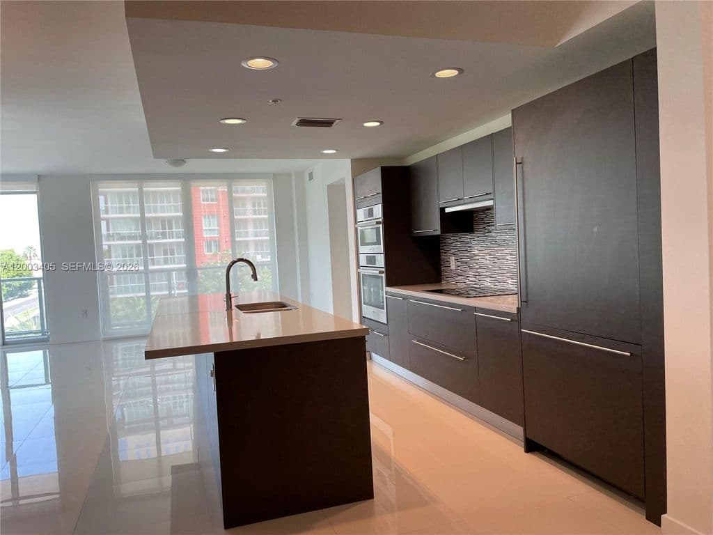 3-bedroom Condo — 7751 NW 107th Ave APT 411