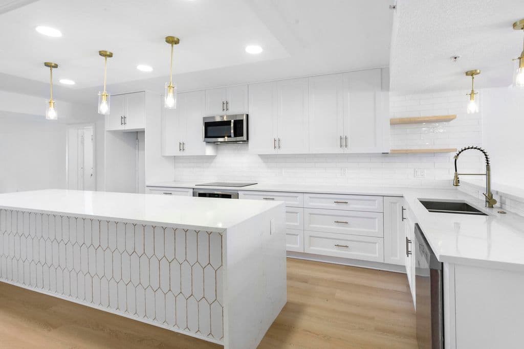 2+1 Condo — 601 SEAFARER Circle #101