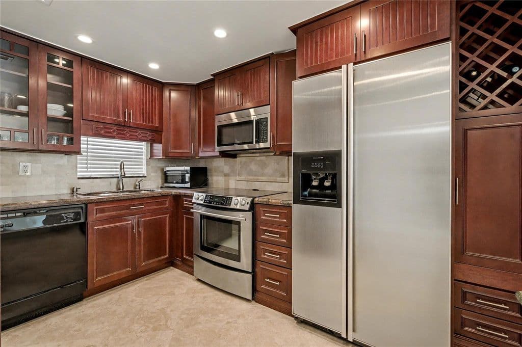 2-bedroom Condo — 9320 S Hollybrook Lake Drive #103