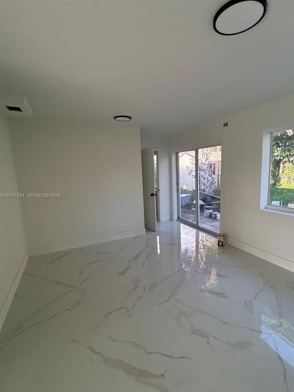 4+1 Müstakil ev — 20532 NW 22nd Ct