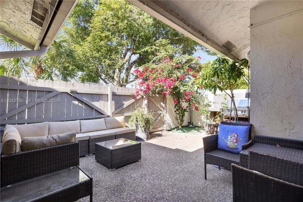 2-bedroom Condo — 3064 S Oakland Forest Dr APT 1006
