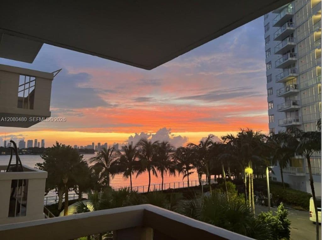 Condo — 800 West Ave APT 342