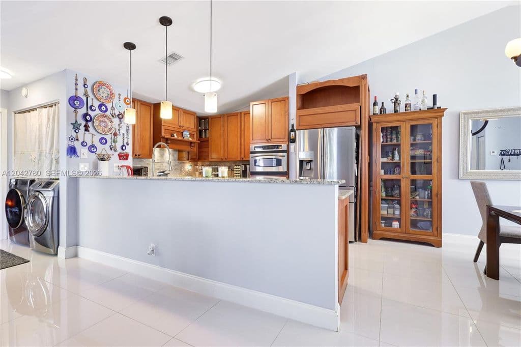 2-bedroom Condo — 3064 S Oakland Forest Dr APT 1006