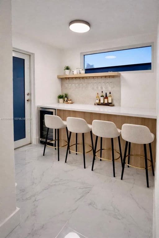 5+1 Müstakil ev — 542 E 20th St