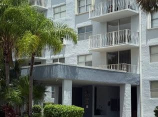 2-bedroom Condo — 480 EXECUTIVE CENTER Drive #3H, West Palm Beach, 33401