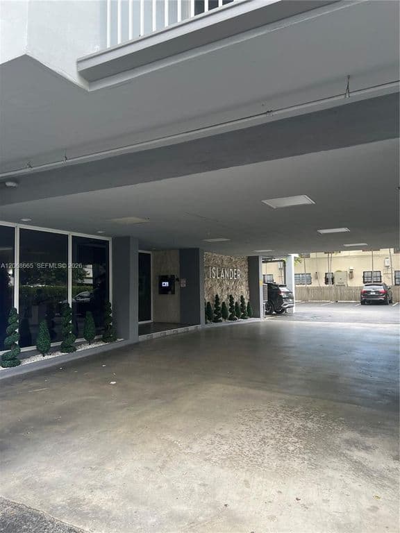 1-bedroom Condo — 1255 Collins Ave APT 705