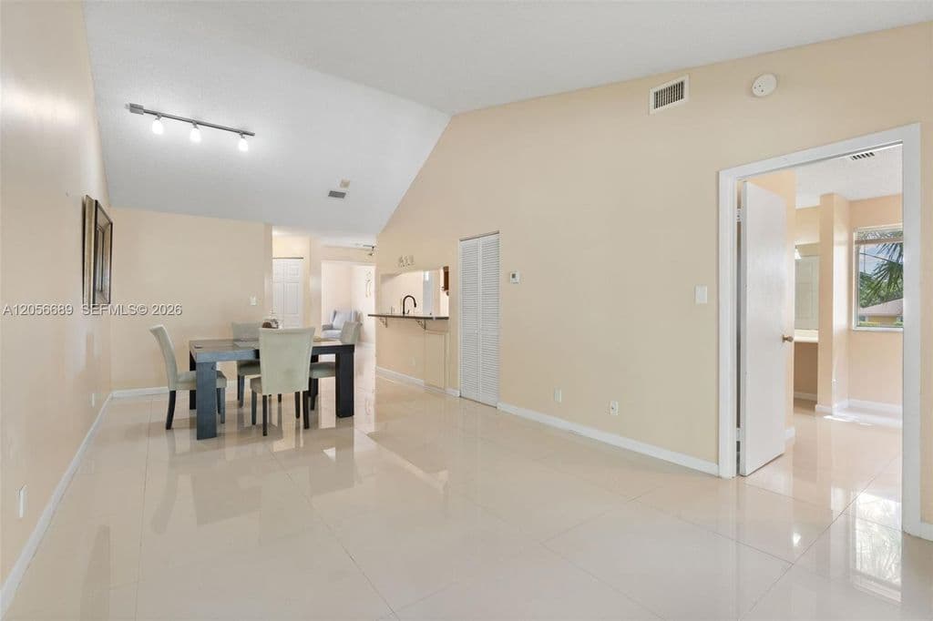 2-bedroom Condo — 927 Coral Club Dr #927