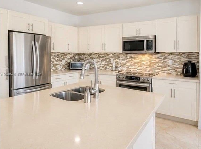 5+1 Müstakil ev — 10555 NW 69th Ter