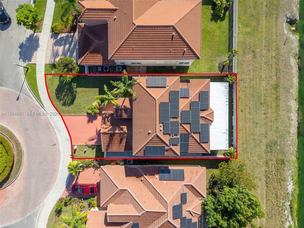 4+1 Müstakil ev — 1856 NE 3rd Ct
