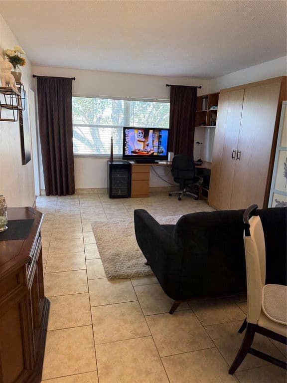 1+1 Condo — 4331 NW 16th Street #D308