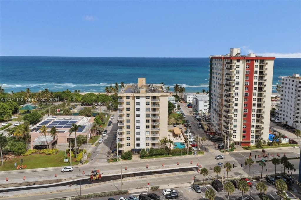 2+1 Condo — 1401 S Ocean Dr APT 302