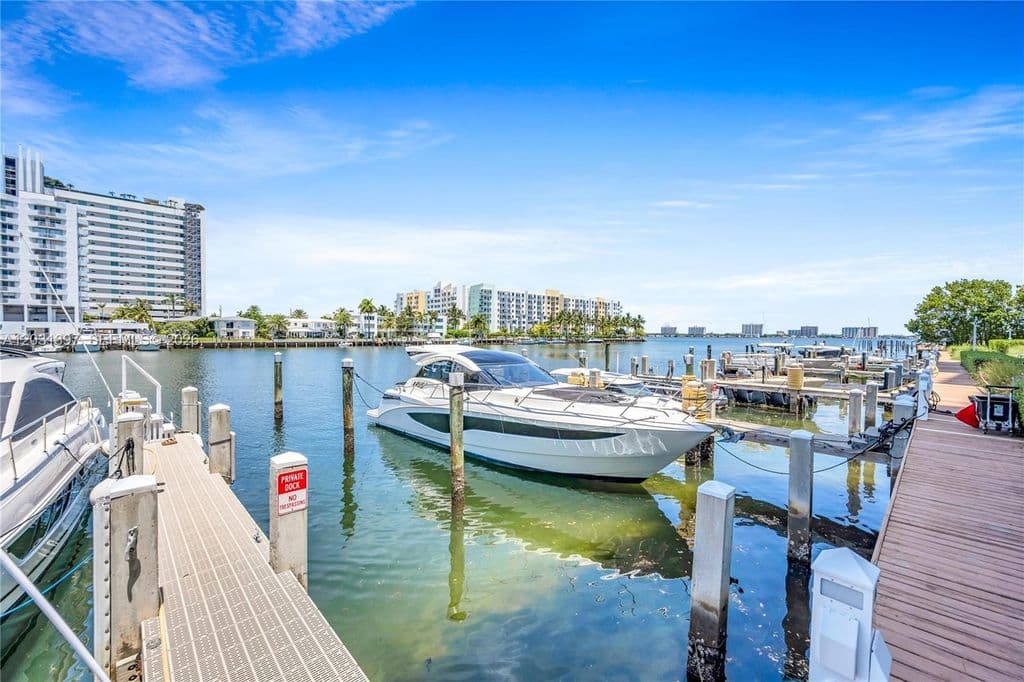 4-bedroom Condo — 7928 East Dr APT 1804