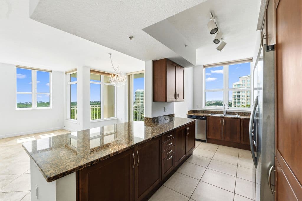 3-bedroom Condo — 450 N FEDERAL Highway #911