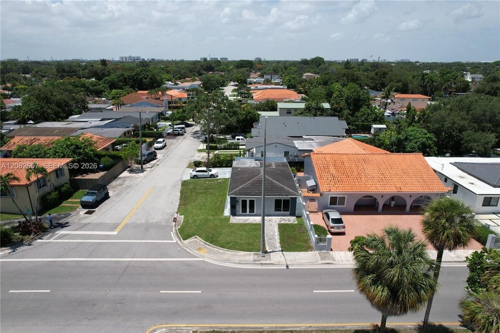 1+1 Müstakil ev — 5941 Coral Way