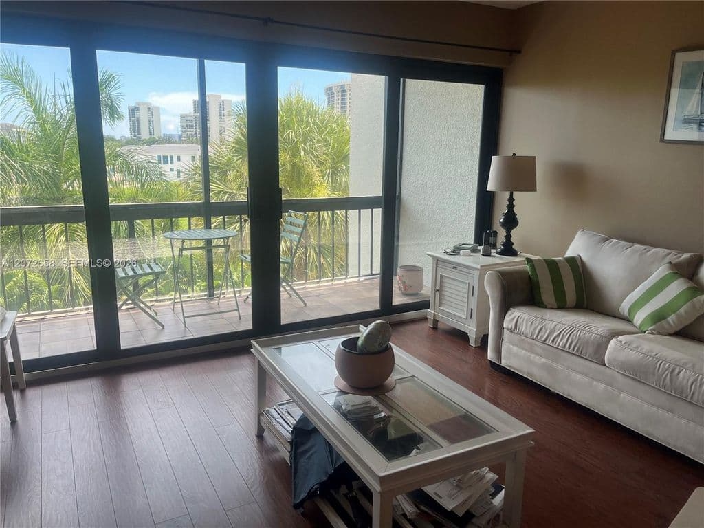 2-bedroom Condo — 3050 Presidential Way APT 403