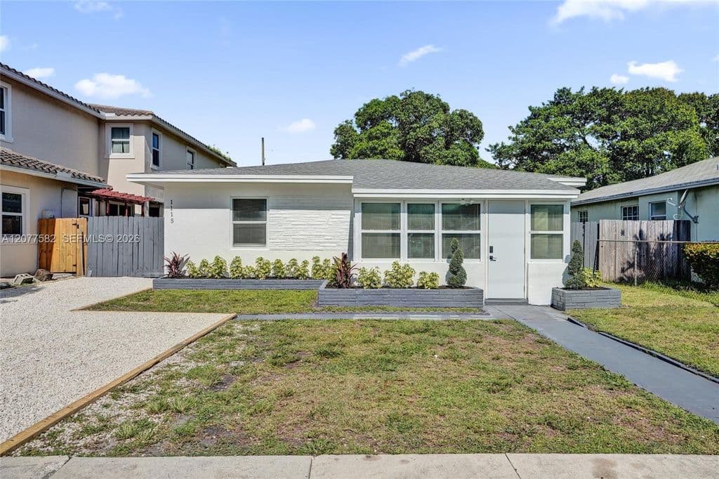 2+1 Müstakil ev — 1115 NW 1st Ave
