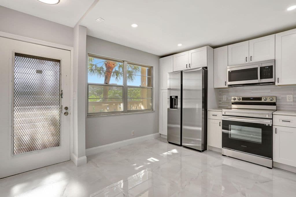 2+1 Condo — 2202 LUCAYA Bend #G2