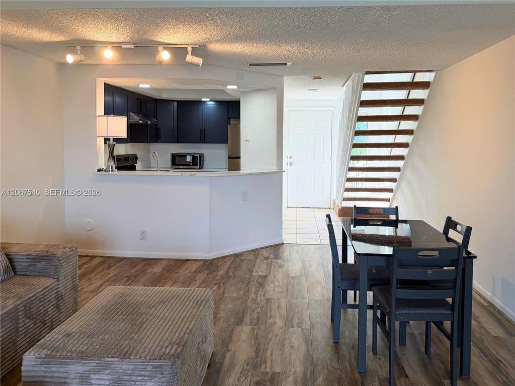 2-bedroom Condo — 5200 NW 31st Ave APT 217