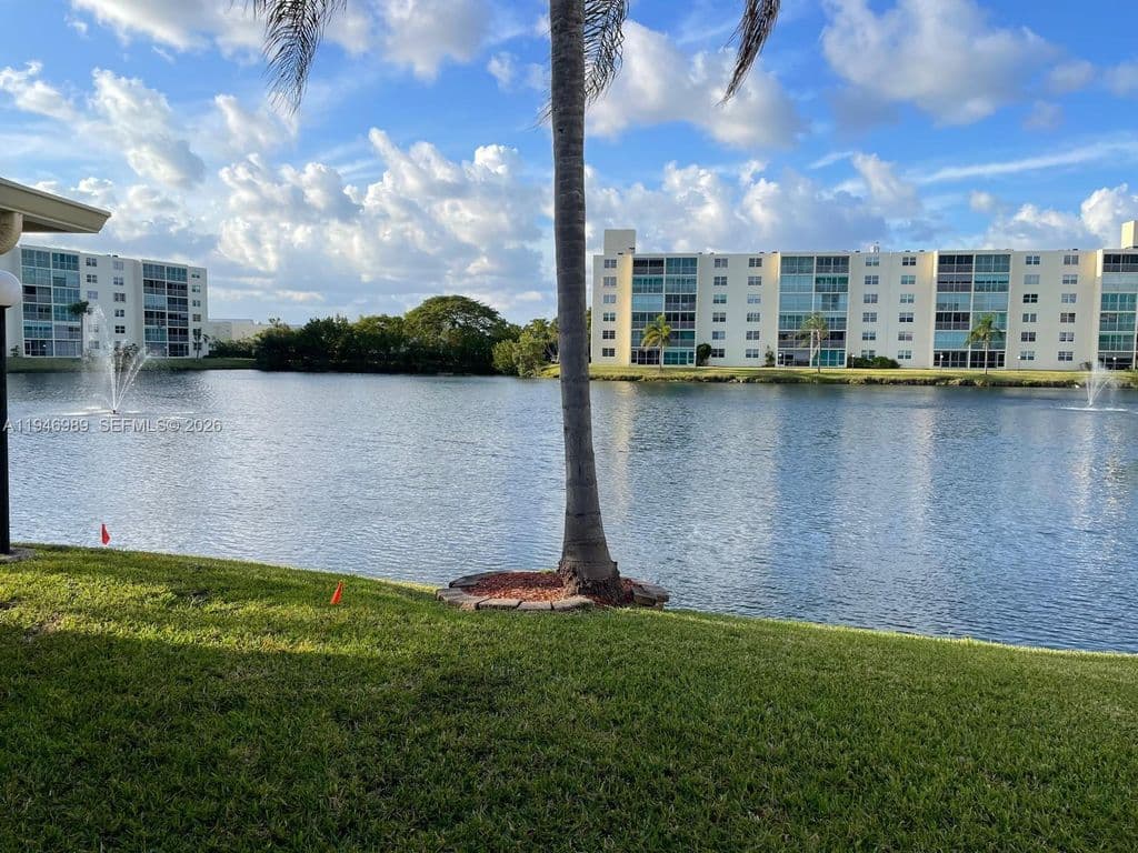 2-bedroom Condo — 121 SE 3rd Ave APT 201
