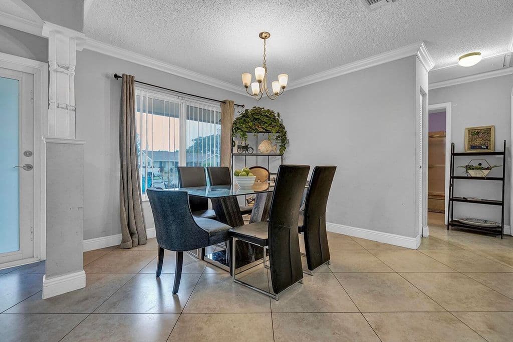 3-bedroom Single-Family Home — 9544 Richmond Circle