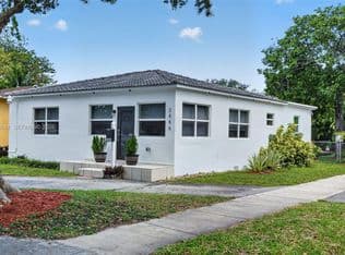 3+1 Müstakil ev — 2446 McKinley St, Hollywood, 33020
