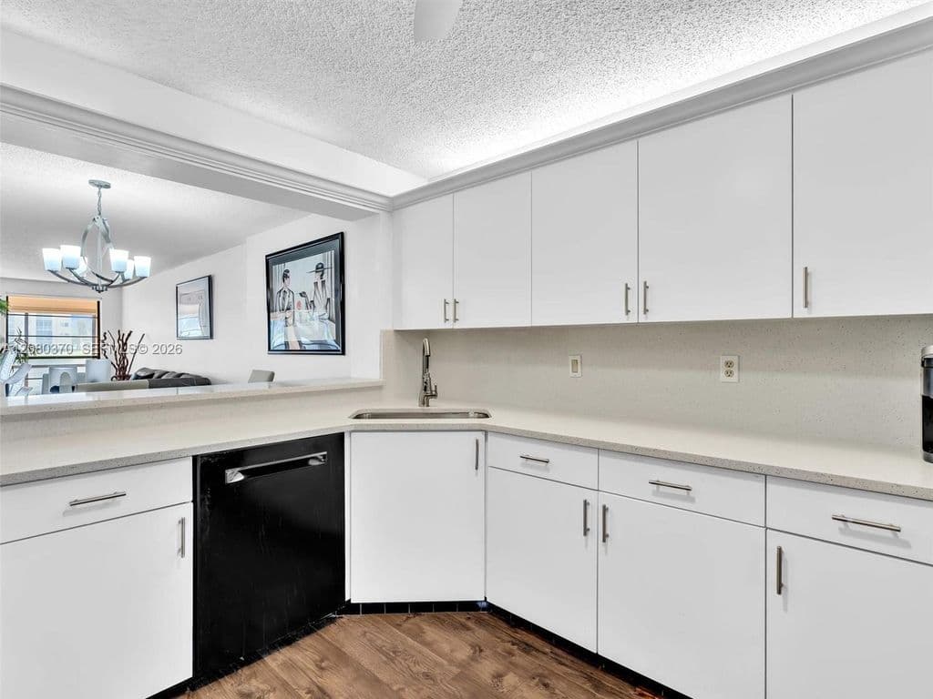 2+1 Condo — 7518 Fairfax Dr #110