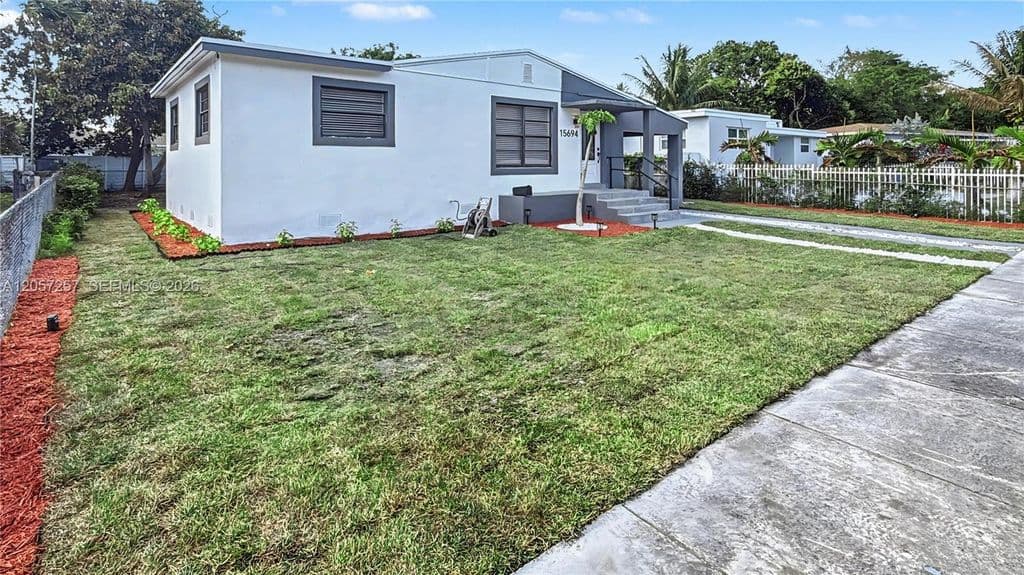 3+1 Müstakil ev — 15694 NE 10th Ct