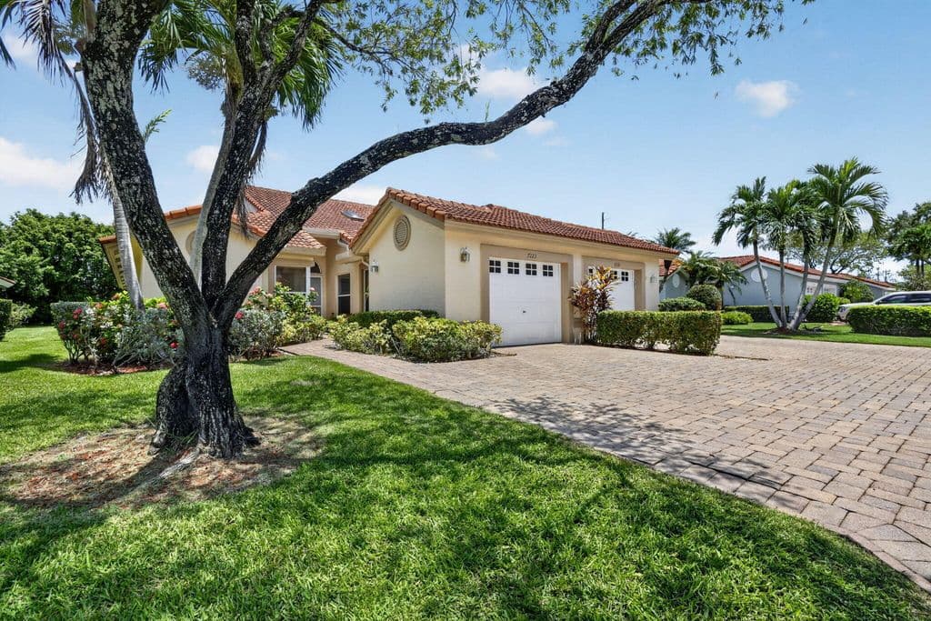 2-bedroom Condo — 7223 Summer Tree Drive