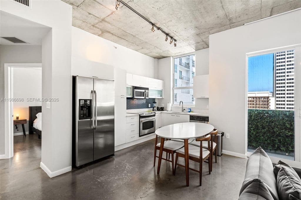 2-bedroom Condo — 133 NE 2nd Ave APT 912
