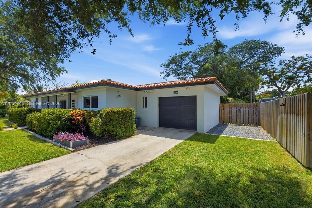 3+1 Müstakil ev — 417 NE 11th Ave